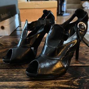 Patent leather black Shoedazzle pumps size 9